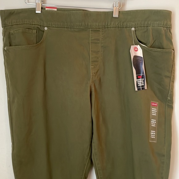 NWT Levi Perfectly Shaping Pull On Legging SZ 24W Green Mid Rise - Picture 3 of 13